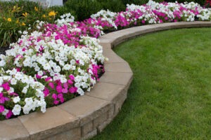 Paver retaining wall lawn landscaper bay are