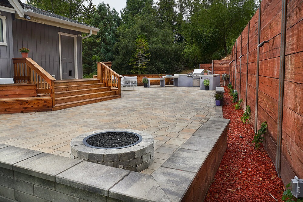 Backyard fire pit and paver patio