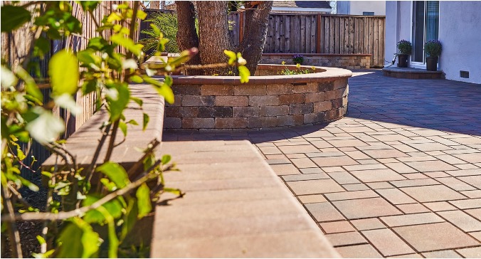Backyard Brick Landscaping Ideas for Outdoor Living Spaces